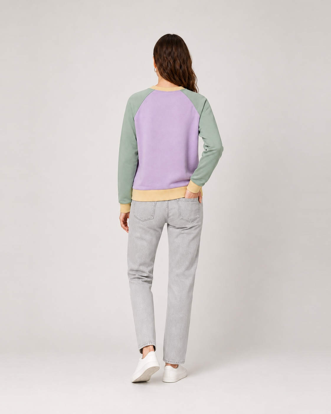 Bluza raglan lawenda i zieleń, tył, studio