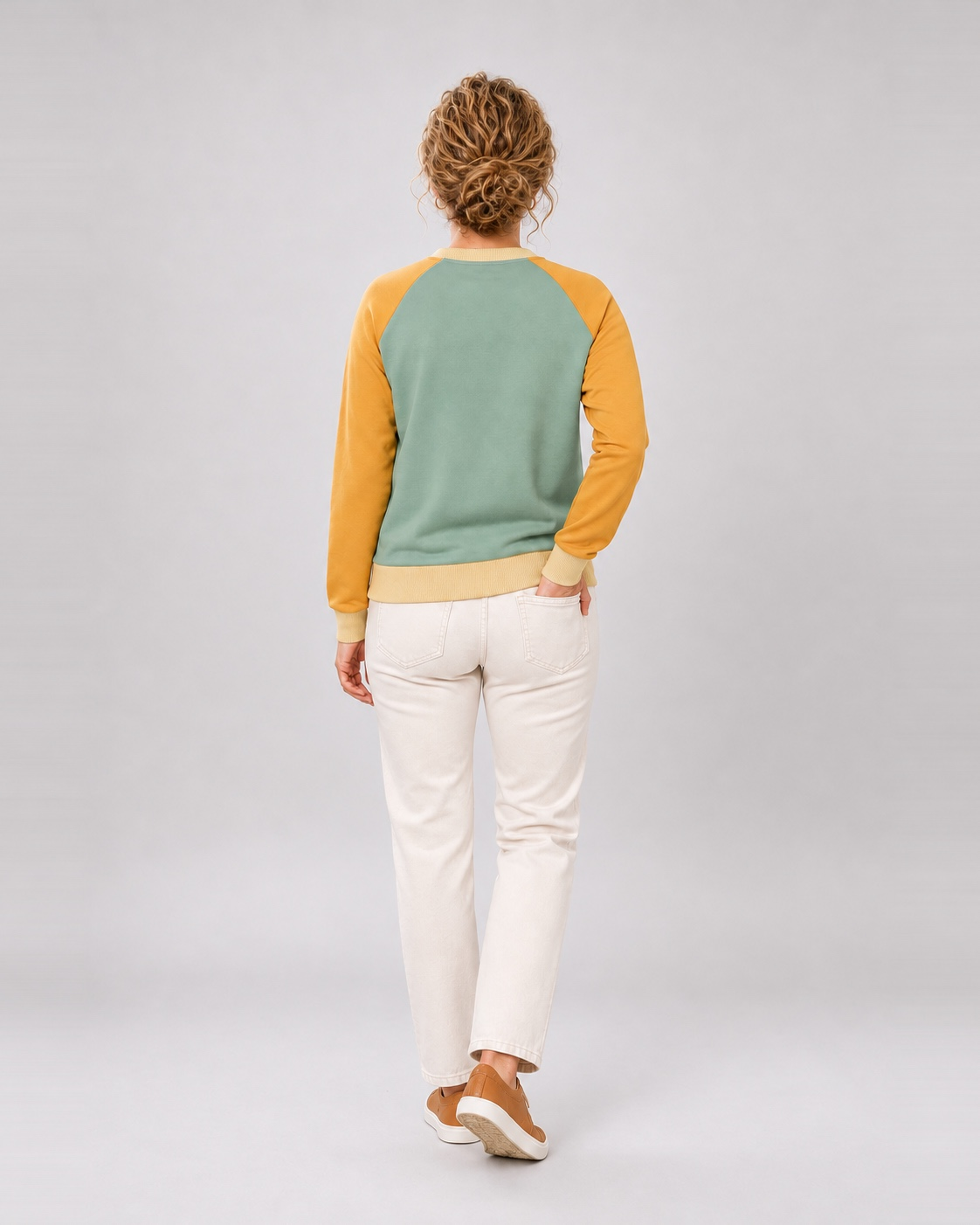 Bluza raglan zieleń i żółć, tył, studio