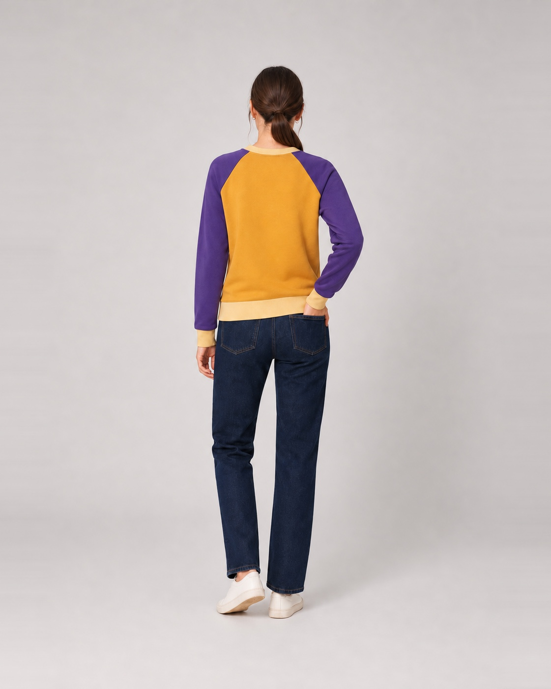 Bluza raglan żółć i fiolet, tył, studio